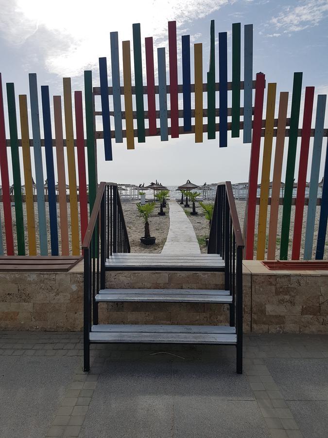 Constantinos Apartment Mamaia Nord Нэводари Экстерьер фото