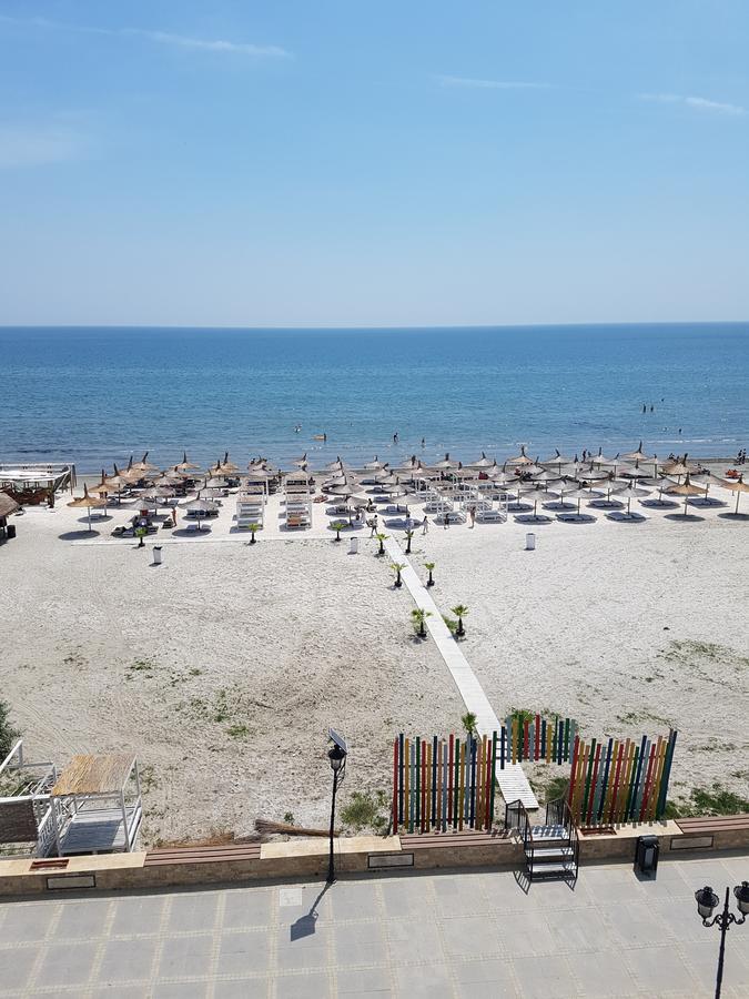 Constantinos Apartment Mamaia Nord Нэводари Экстерьер фото