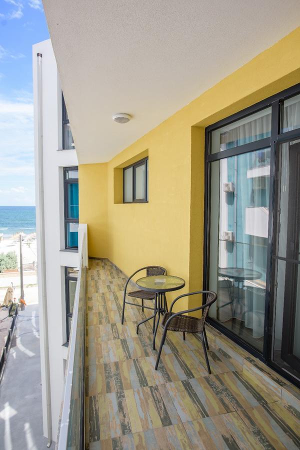 Constantinos Apartment Mamaia Nord Нэводари Экстерьер фото